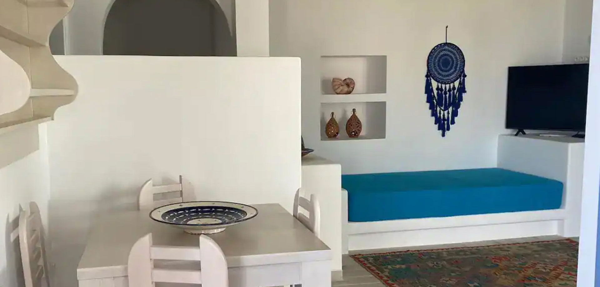 Το εσωτερικό της κατοικίας Αμπέλι στη Φολέγανδρο
