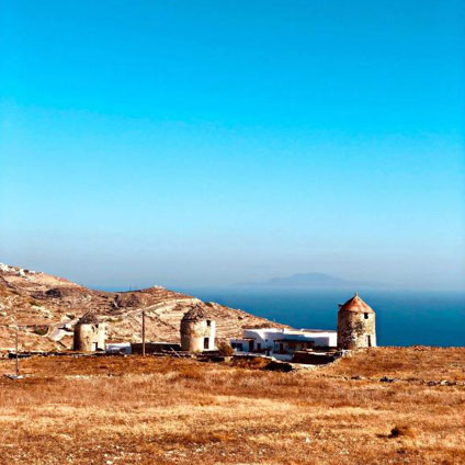 Παλιοί ανεμόμυλοι στη Φολέγανδρο
