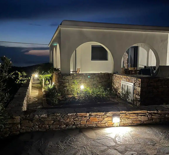 Διαμονή στη Φολέγανδρο, Moniasma sunset living